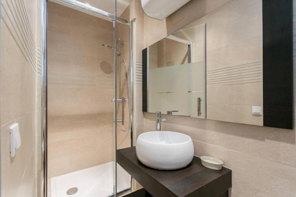 Modernized Studio - Meters From The Invalides Gardens Lägenhet Paris Exteriör bild
